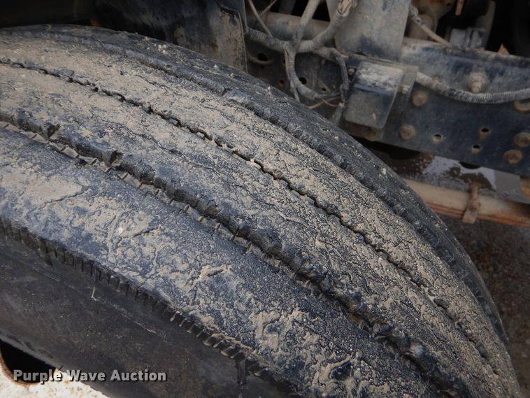 image for item GG9694 1993 Ford F700 feed mixer truck