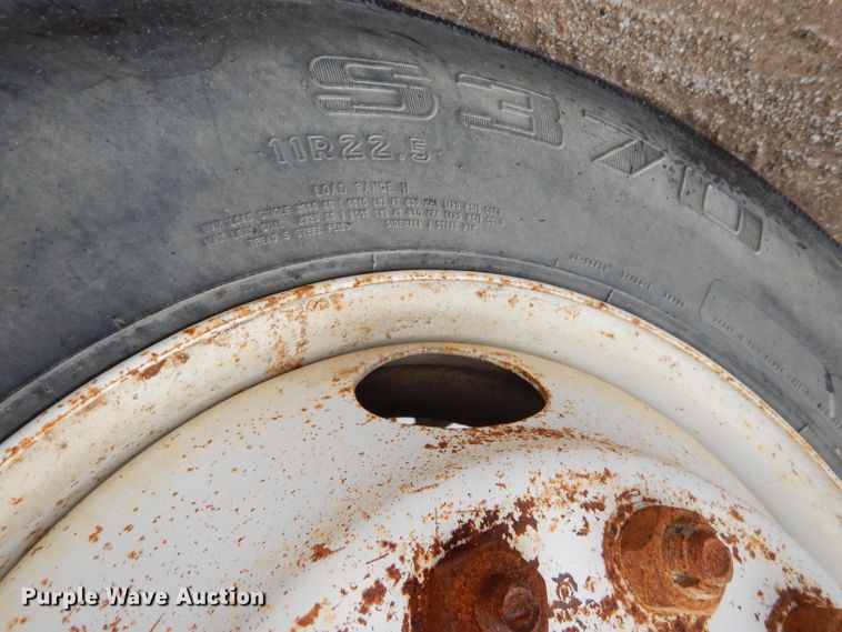 image for item GG9694 1993 Ford F700 feed mixer truck