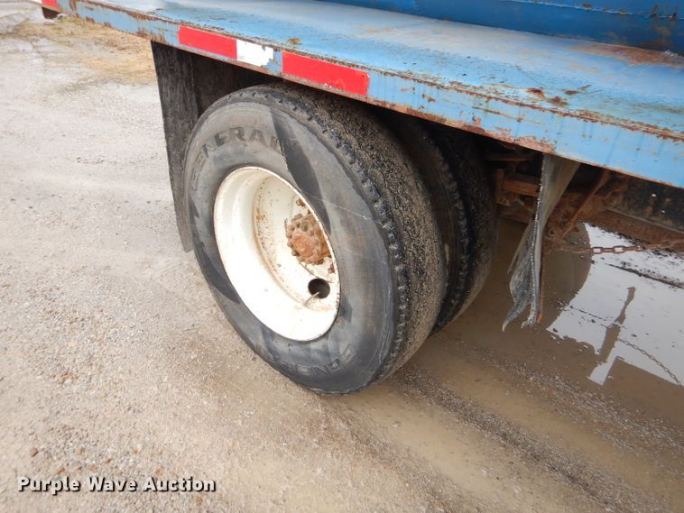 image for item GG9694 1993 Ford F700 feed mixer truck