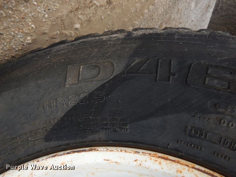 image for item GG9694 1993 Ford F700 feed mixer truck