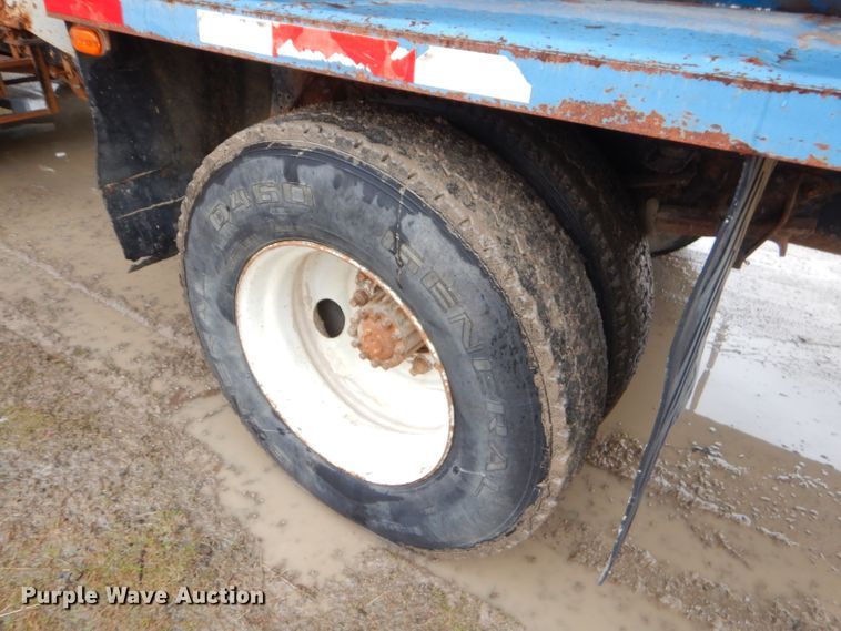 image for item GG9694 1993 Ford F700 feed mixer truck