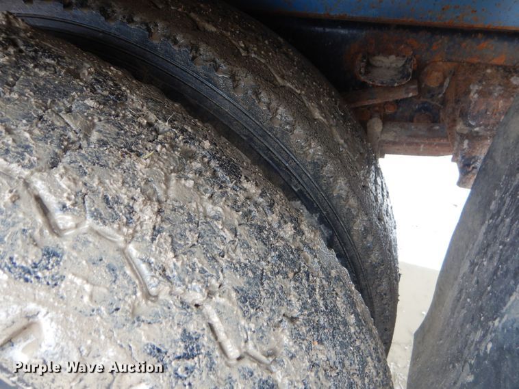 image for item GG9694 1993 Ford F700 feed mixer truck