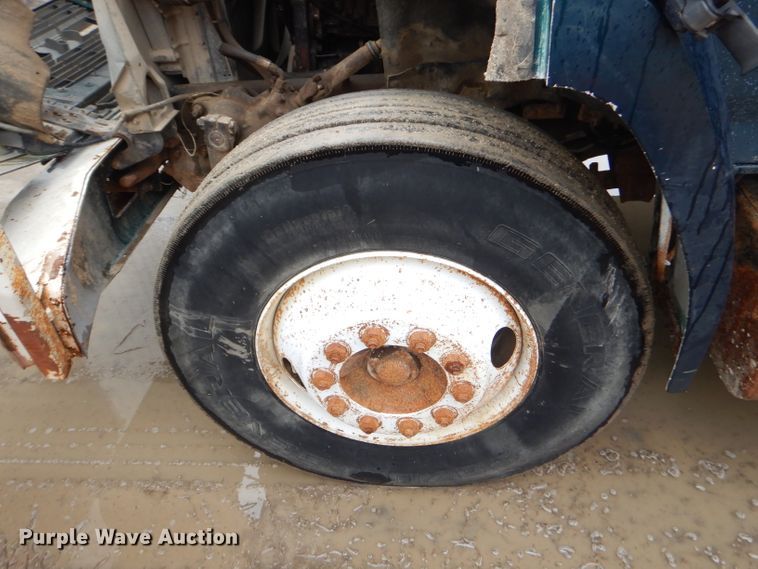 image for item GG9694 1993 Ford F700 feed mixer truck