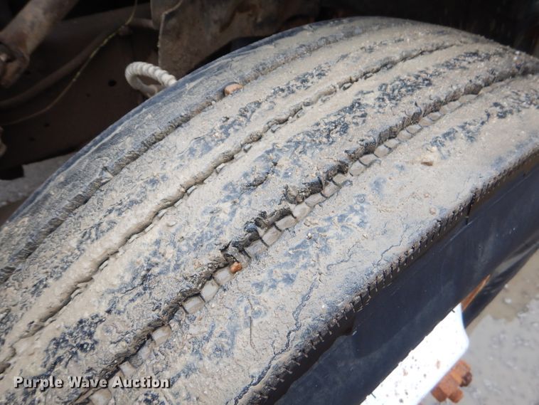 image for item GG9694 1993 Ford F700 feed mixer truck