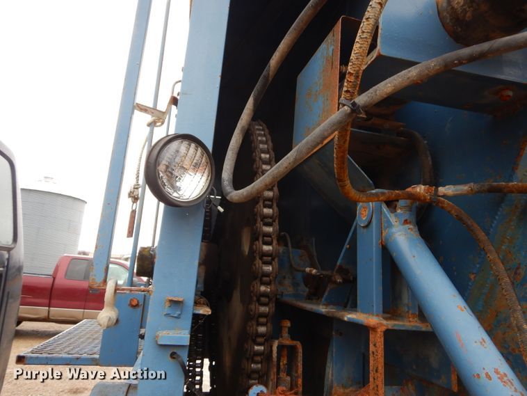 image for item GG9694 1993 Ford F700 feed mixer truck