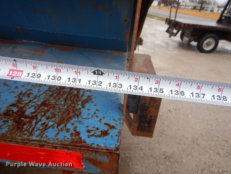 image for item GG9694 1993 Ford F700 feed mixer truck