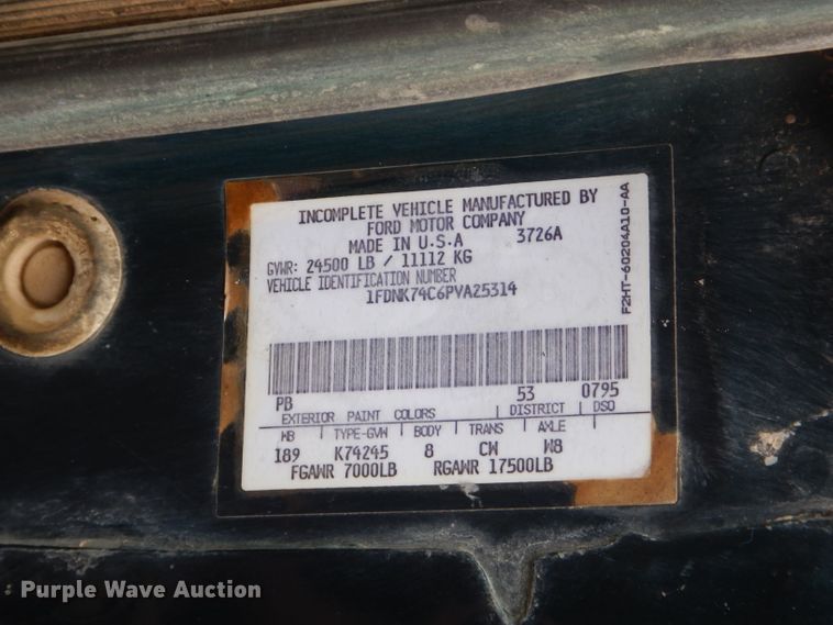 image for item GG9694 1993 Ford F700 feed mixer truck