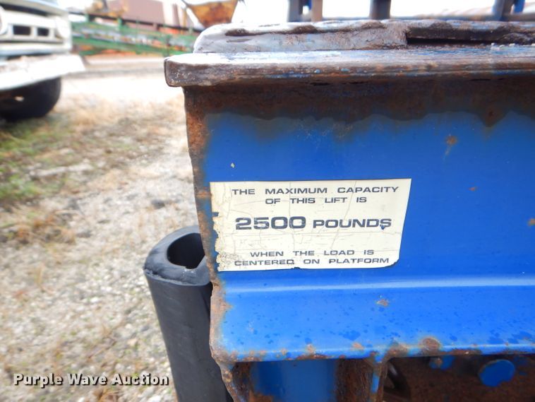 image for item GG9699 Steel propane tank bed