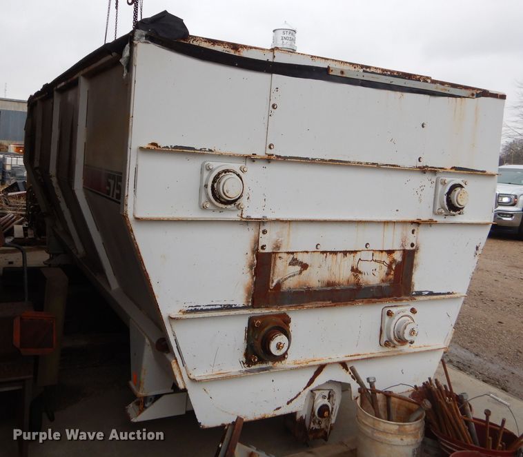 Harsh 575 steel feed mixer bed in Saint Paul, KS Item GG9704 sold