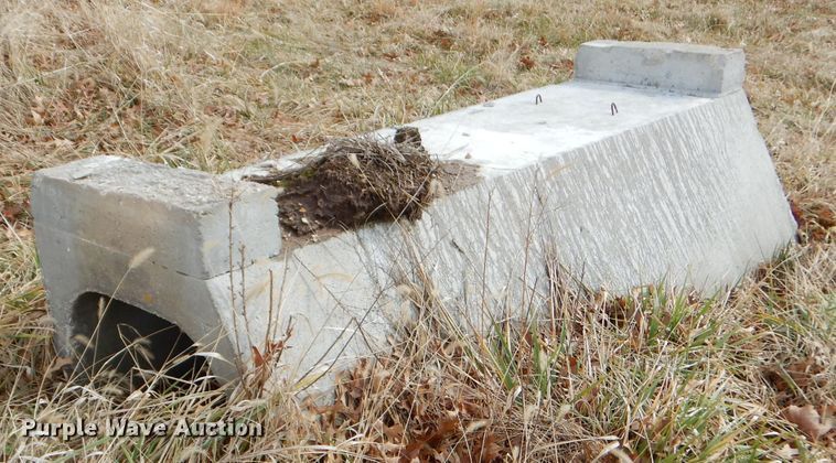 image for item GG9713 (4) concrete feed bunks