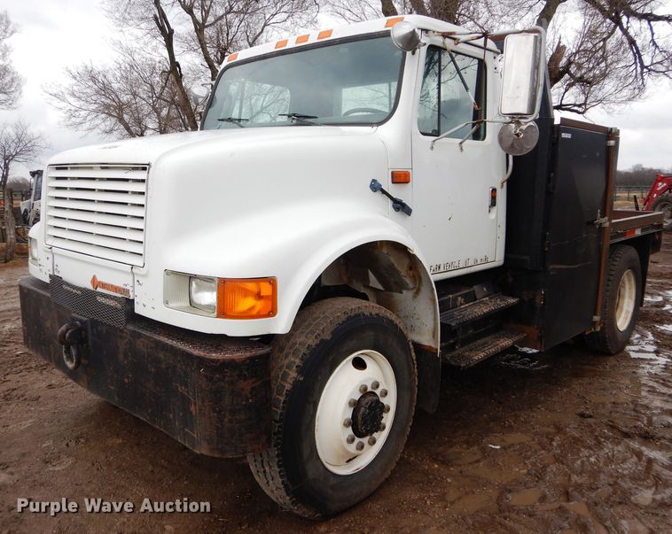 image for item GK9038 1991 International 4800 flatbed truck