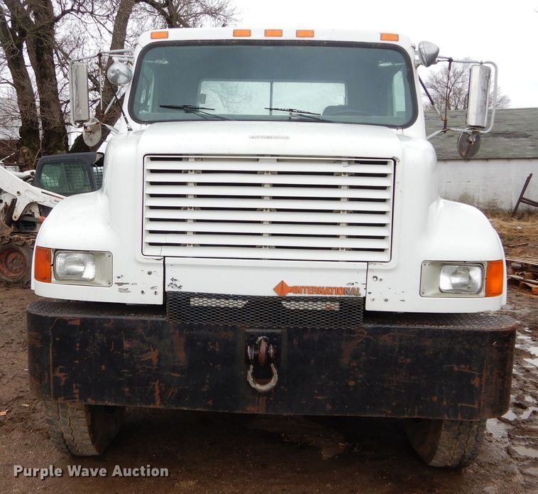 image for item GK9038 1991 International 4800 flatbed truck