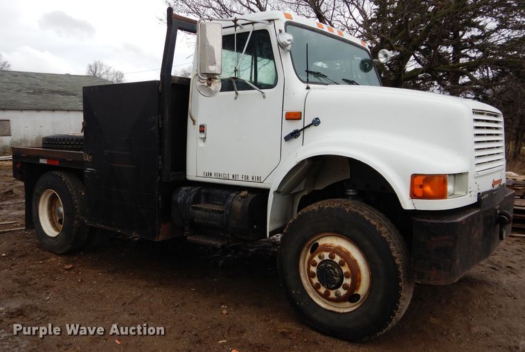 image for item GK9038 1991 International 4800 flatbed truck