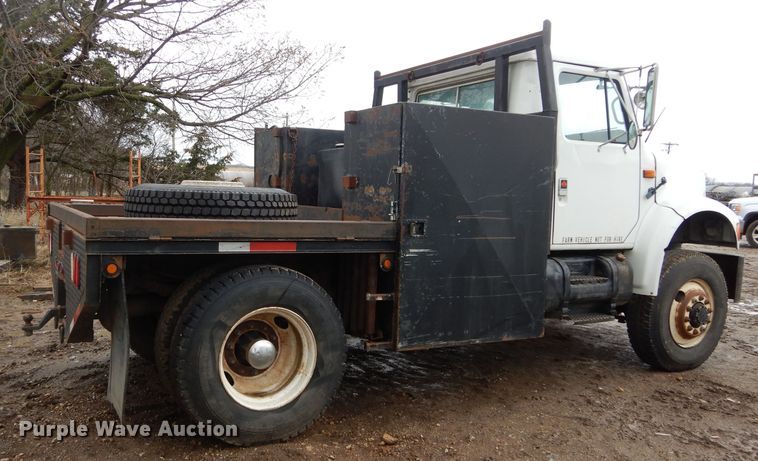 image for item GK9038 1991 International 4800 flatbed truck