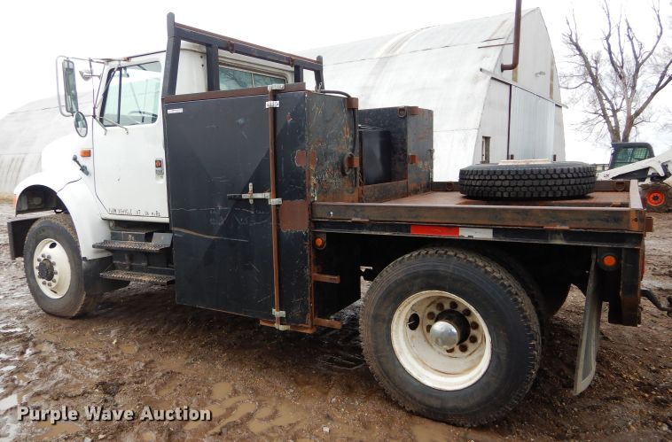image for item GK9038 1991 International 4800 flatbed truck