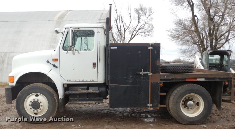 image for item GK9038 1991 International 4800 flatbed truck