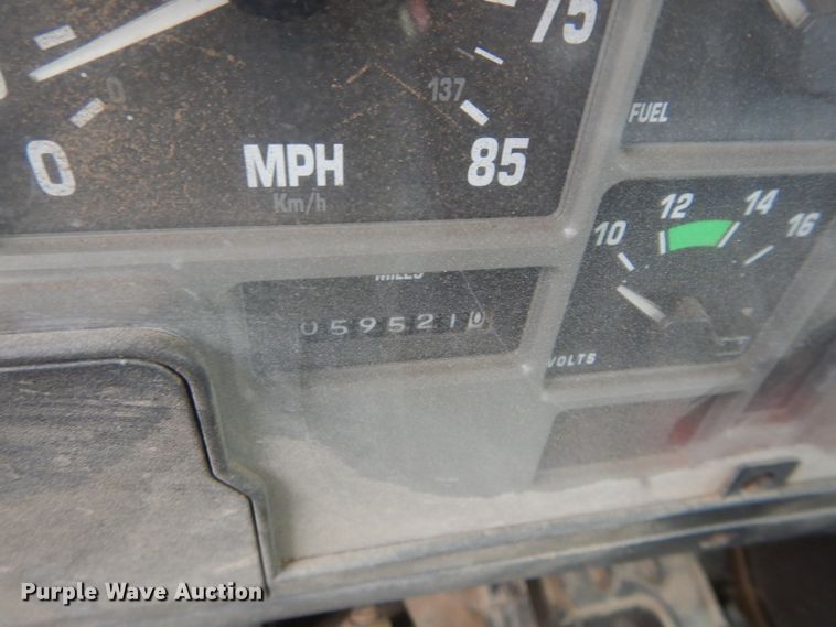 image for item GK9038 1991 International 4800 flatbed truck