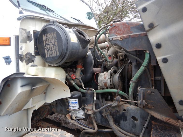 image for item GK9038 1991 International 4800 flatbed truck