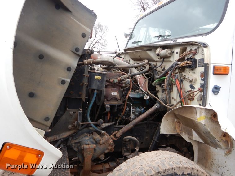 image for item GK9038 1991 International 4800 flatbed truck