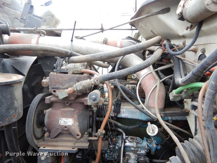 image for item GK9038 1991 International 4800 flatbed truck