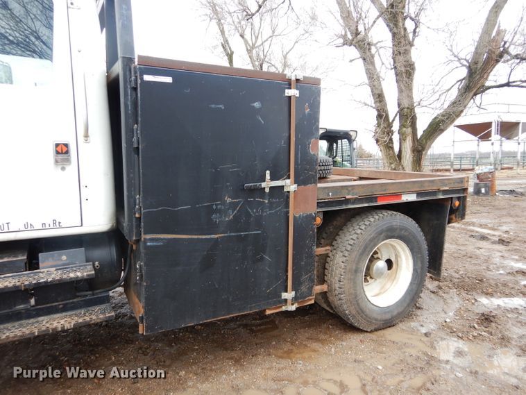 image for item GK9038 1991 International 4800 flatbed truck