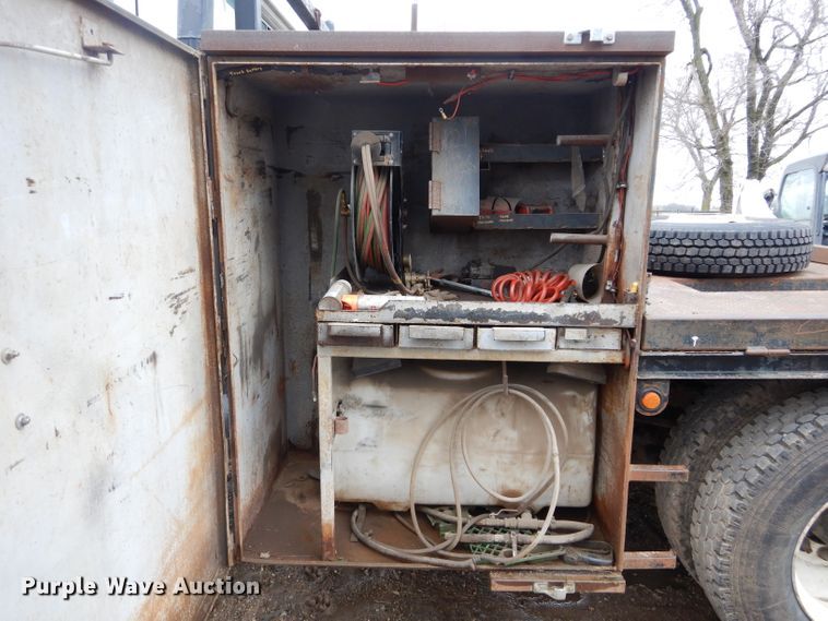 image for item GK9038 1991 International 4800 flatbed truck