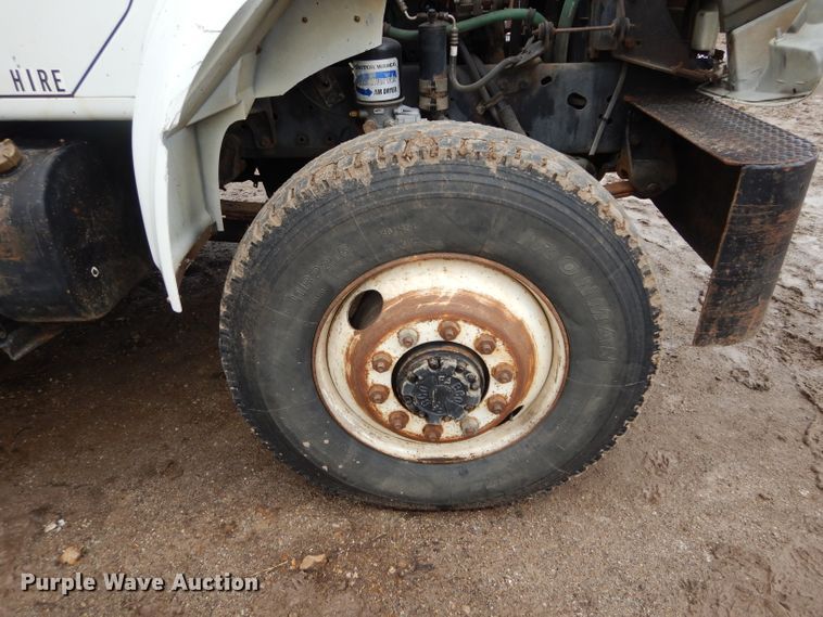 image for item GK9038 1991 International 4800 flatbed truck