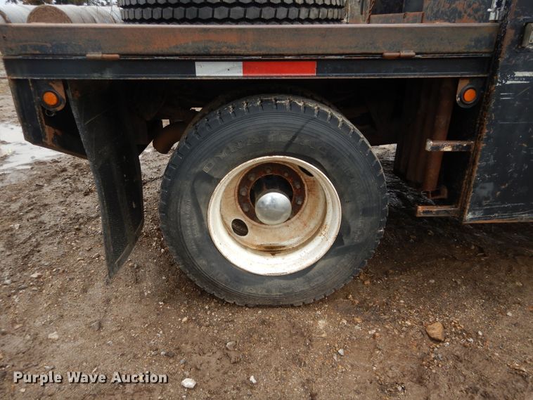 image for item GK9038 1991 International 4800 flatbed truck