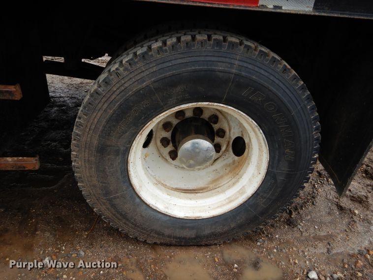 image for item GK9038 1991 International 4800 flatbed truck