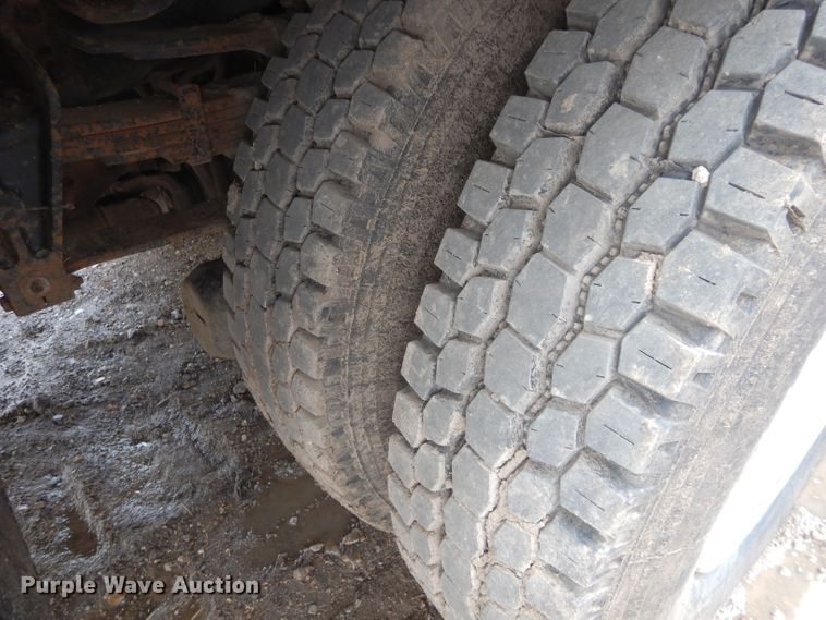 image for item GK9038 1991 International 4800 flatbed truck