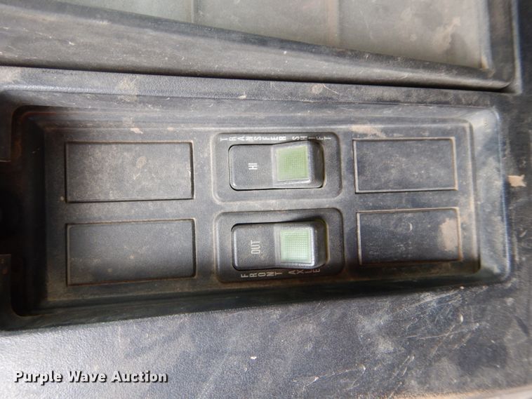 image for item GK9038 1991 International 4800 flatbed truck