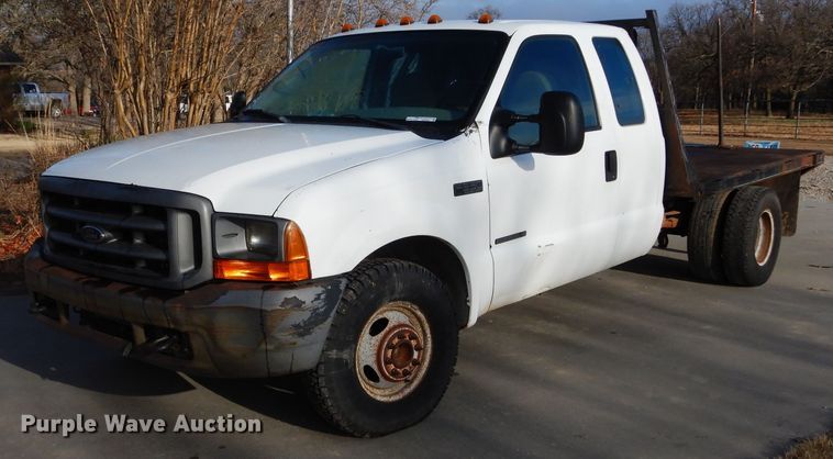 image for item GK9040 2001 Ford F350 Super Duty SuperCab bale bed pickup truck