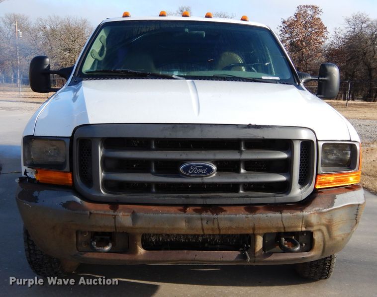 image for item GK9040 2001 Ford F350 Super Duty SuperCab bale bed pickup truck