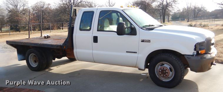 image for item GK9040 2001 Ford F350 Super Duty SuperCab bale bed pickup truck