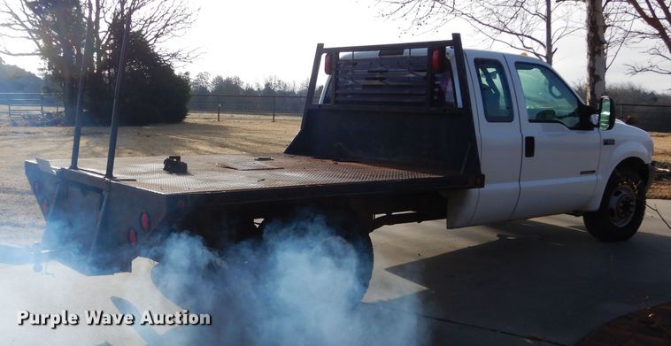 image for item GK9040 2001 Ford F350 Super Duty SuperCab bale bed pickup truck