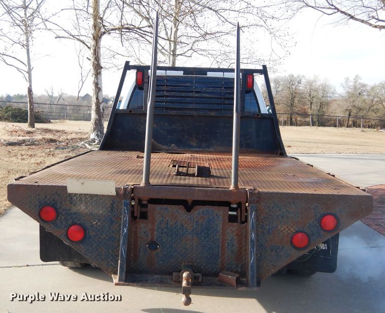 image for item GK9040 2001 Ford F350 Super Duty SuperCab bale bed pickup truck