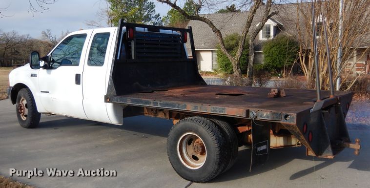 image for item GK9040 2001 Ford F350 Super Duty SuperCab bale bed pickup truck