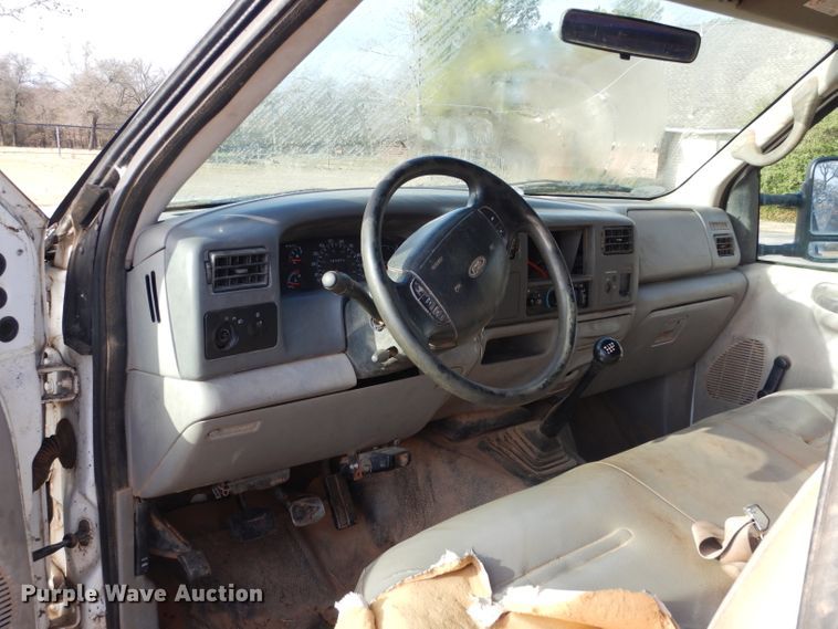 image for item GK9040 2001 Ford F350 Super Duty SuperCab bale bed pickup truck