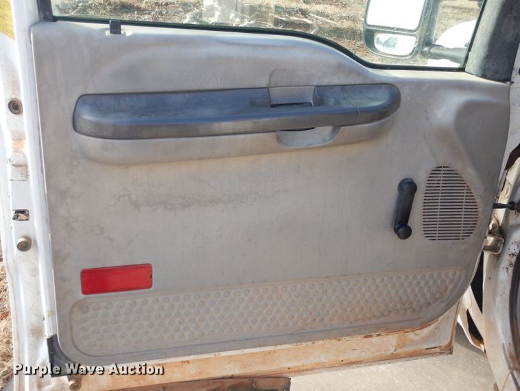 image for item GK9040 2001 Ford F350 Super Duty SuperCab bale bed pickup truck