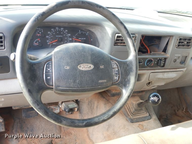 image for item GK9040 2001 Ford F350 Super Duty SuperCab bale bed pickup truck