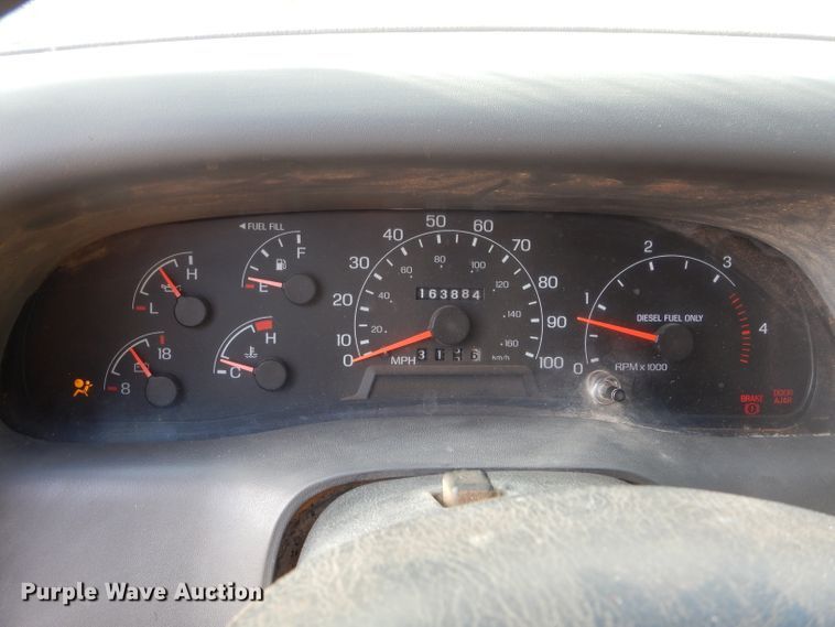 image for item GK9040 2001 Ford F350 Super Duty SuperCab bale bed pickup truck