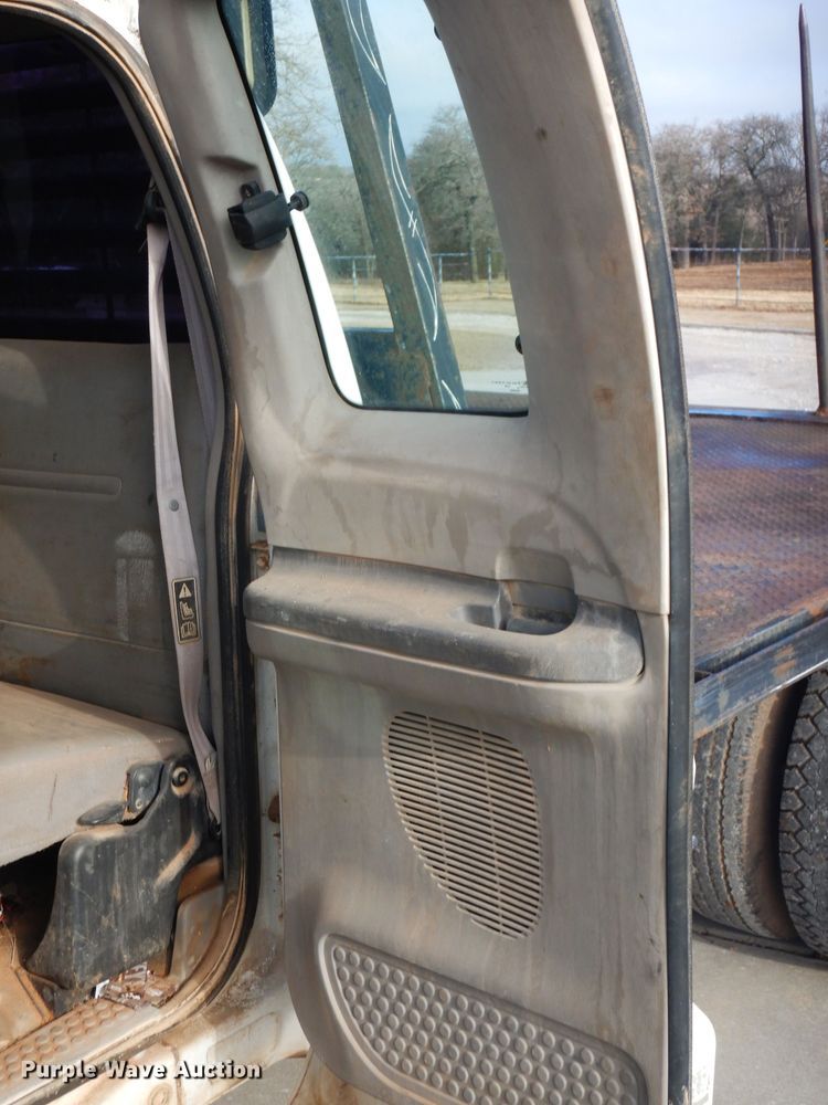 image for item GK9040 2001 Ford F350 Super Duty SuperCab bale bed pickup truck