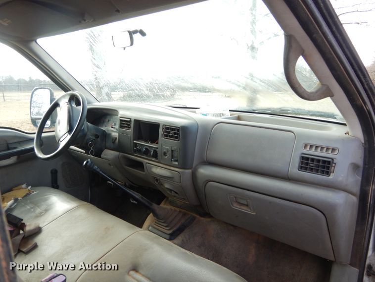 image for item GK9040 2001 Ford F350 Super Duty SuperCab bale bed pickup truck