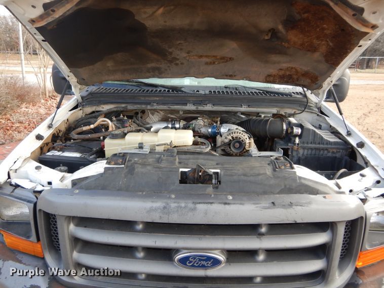 image for item GK9040 2001 Ford F350 Super Duty SuperCab bale bed pickup truck