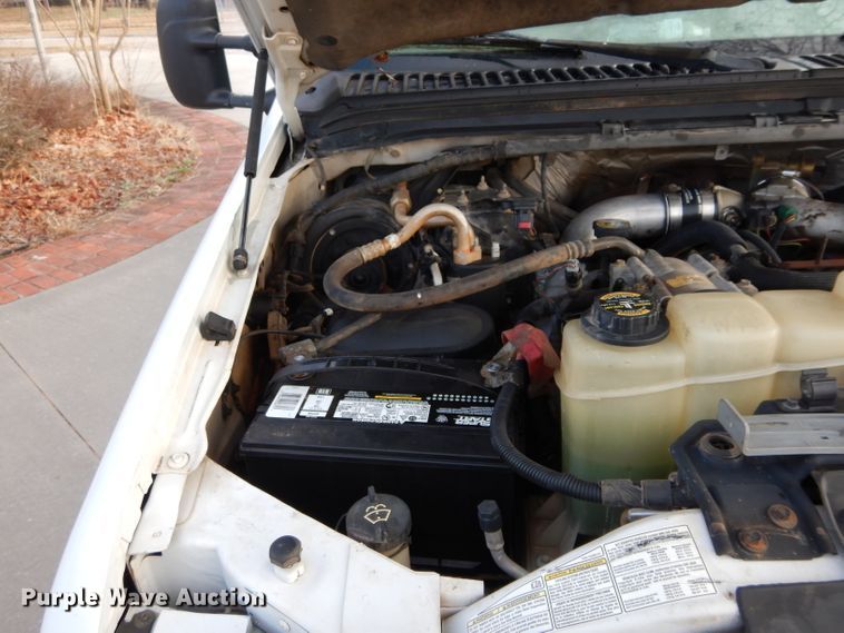 image for item GK9040 2001 Ford F350 Super Duty SuperCab bale bed pickup truck