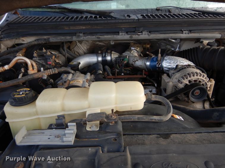 image for item GK9040 2001 Ford F350 Super Duty SuperCab bale bed pickup truck