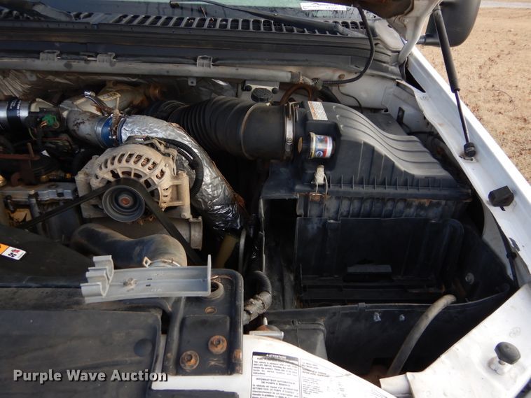 image for item GK9040 2001 Ford F350 Super Duty SuperCab bale bed pickup truck