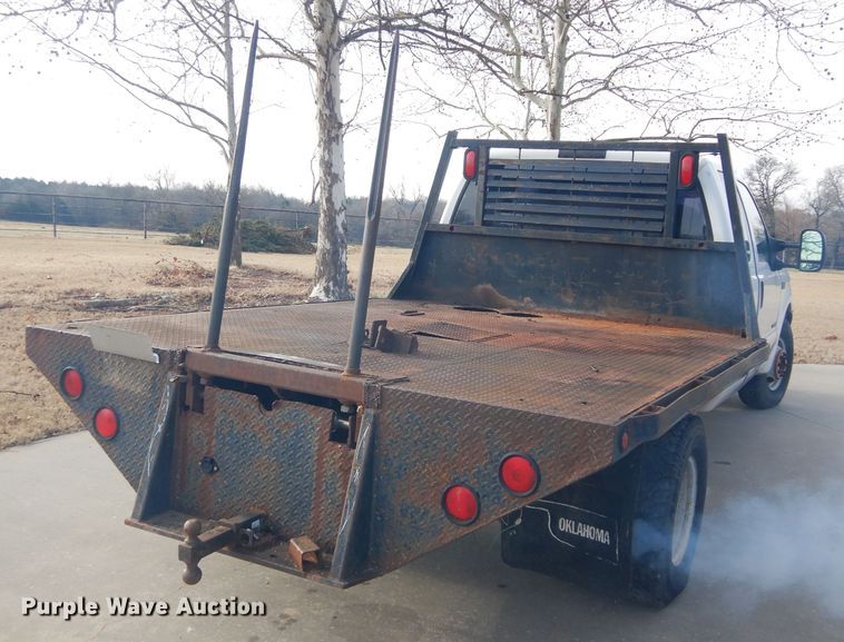 image for item GK9040 2001 Ford F350 Super Duty SuperCab bale bed pickup truck