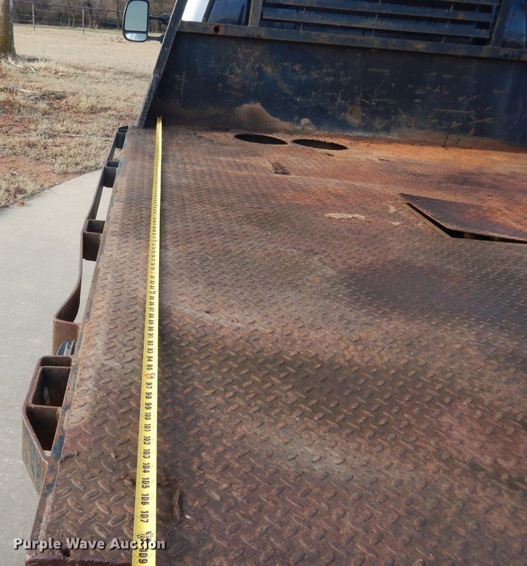 image for item GK9040 2001 Ford F350 Super Duty SuperCab bale bed pickup truck