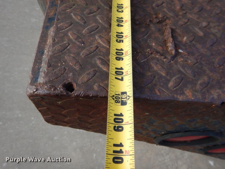 image for item GK9040 2001 Ford F350 Super Duty SuperCab bale bed pickup truck